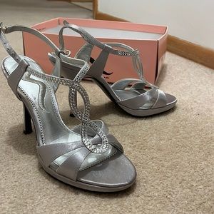 Nina Silver heels size 7 1/2